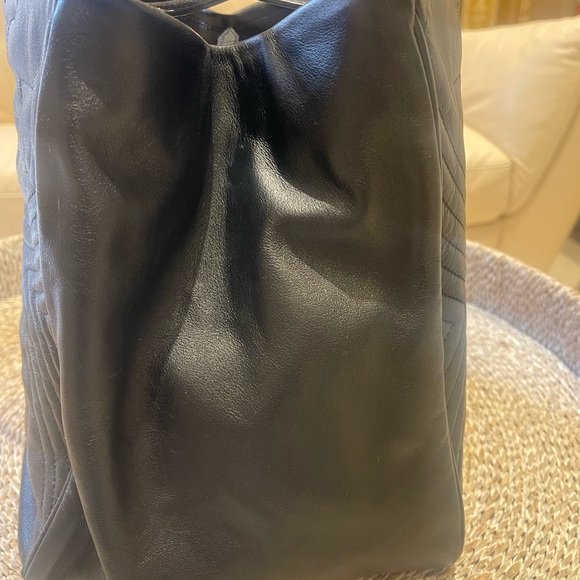 Tory Burch tote/shoulder bag. - Picture 2 of 6